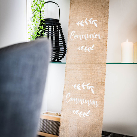 CHEMIN DE TABLE COMMUNION JUTE FLOQUÉE BLANC 28 CM X 5 M – Image 2