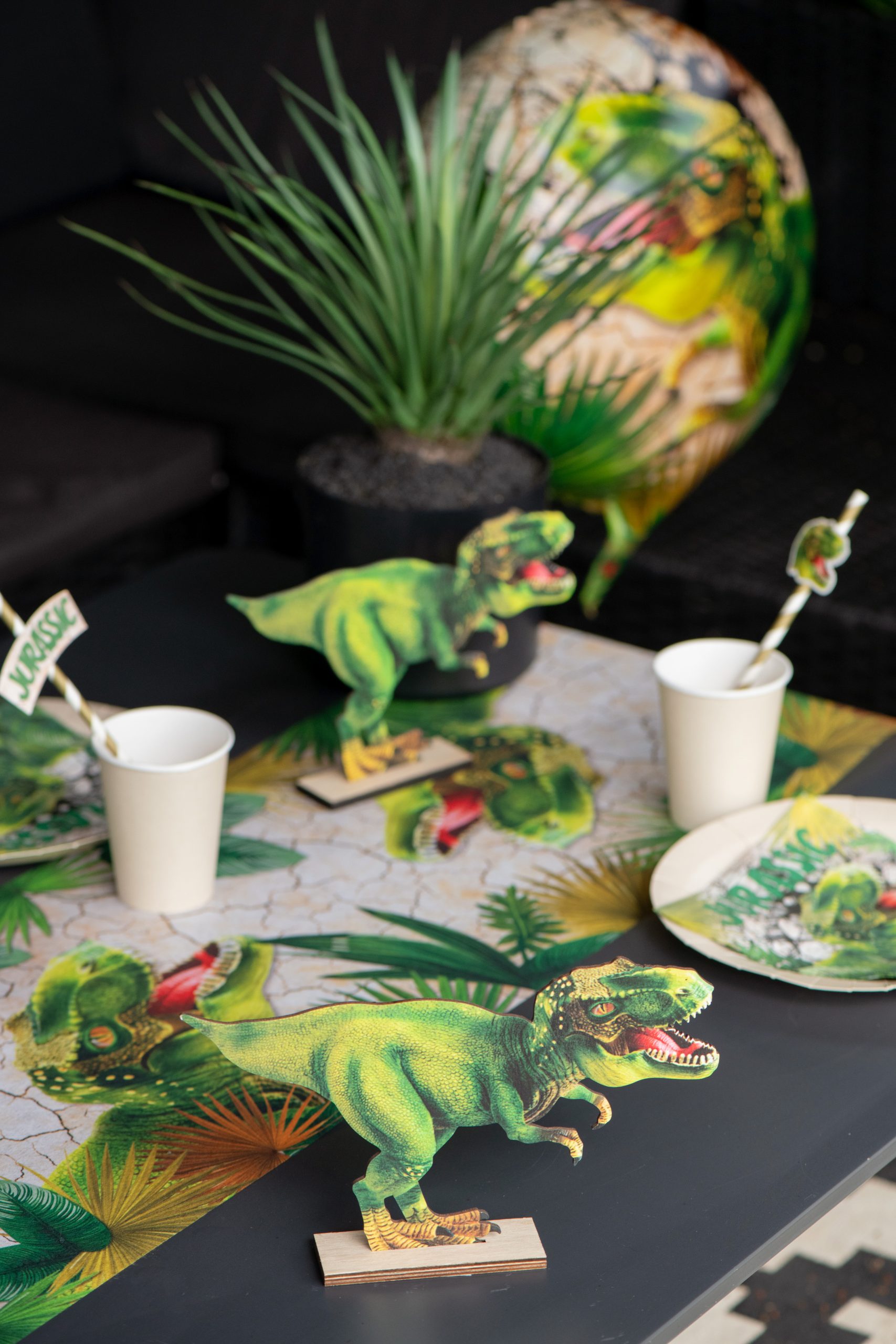 DECOR DE TABLE DINOSAURE 24X15CM – Image 2