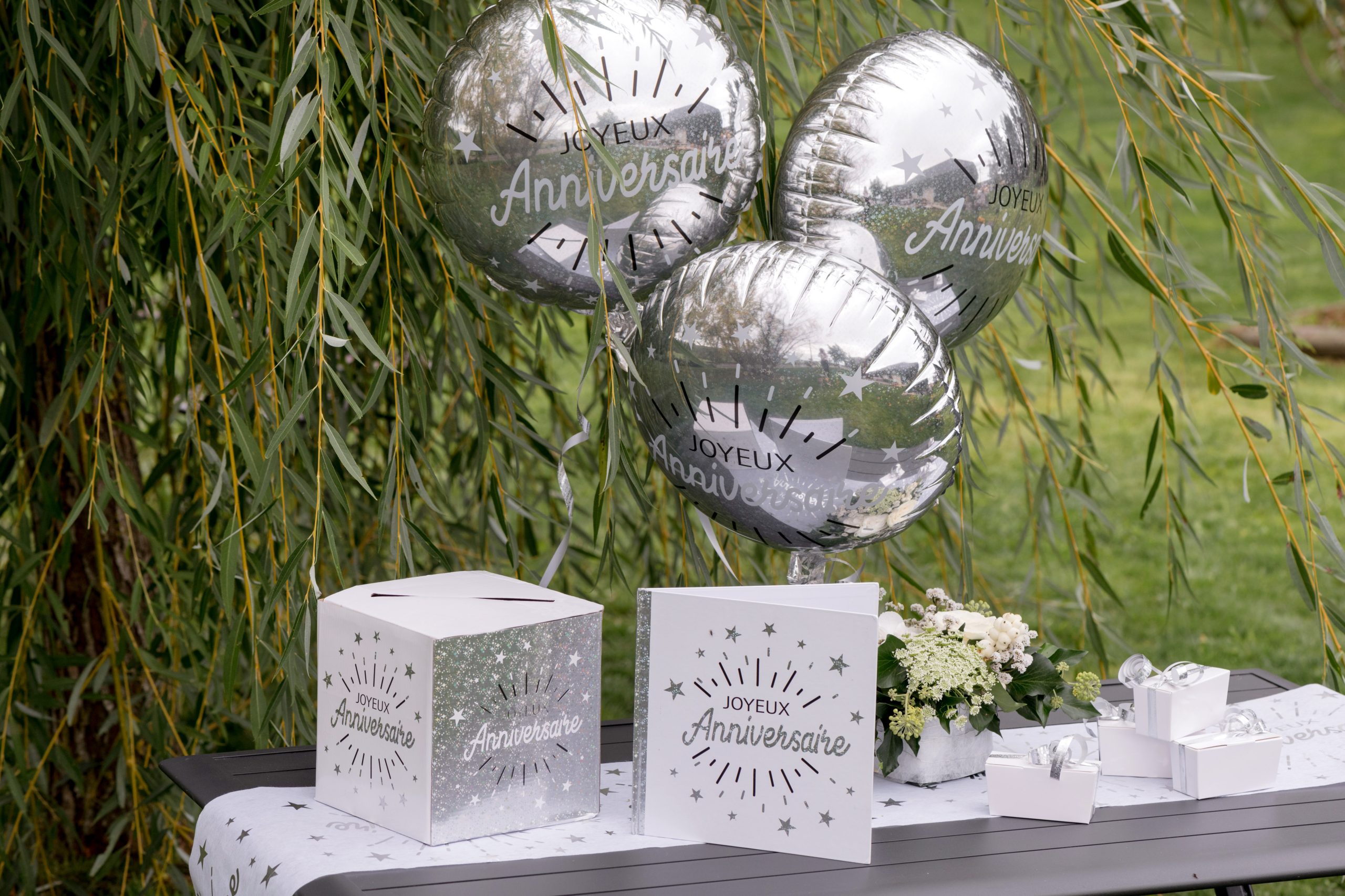 TIRELIRE ANNIVERSAIRE ETINCELANT ARGENT 20X20X20CM – Image 2